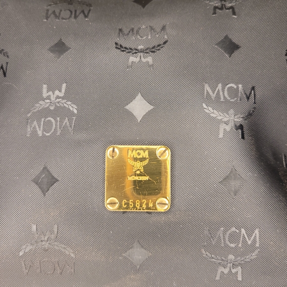 MCM Black Women's Bucket Shoulder Bag With Gold Chain Hardware - Picture 3 of 16